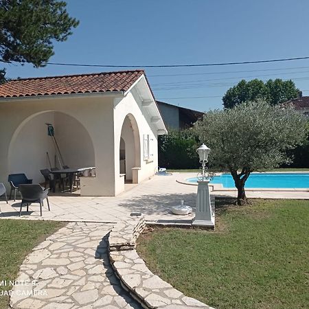 La Maison Basque Sainte-Livrade-sur-Lot Bagian luar foto