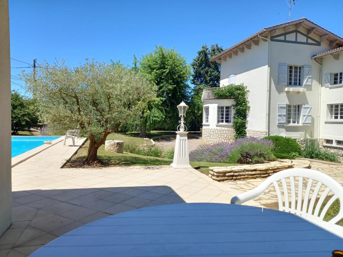 La Maison Basque Sainte-Livrade-sur-Lot Bagian luar foto