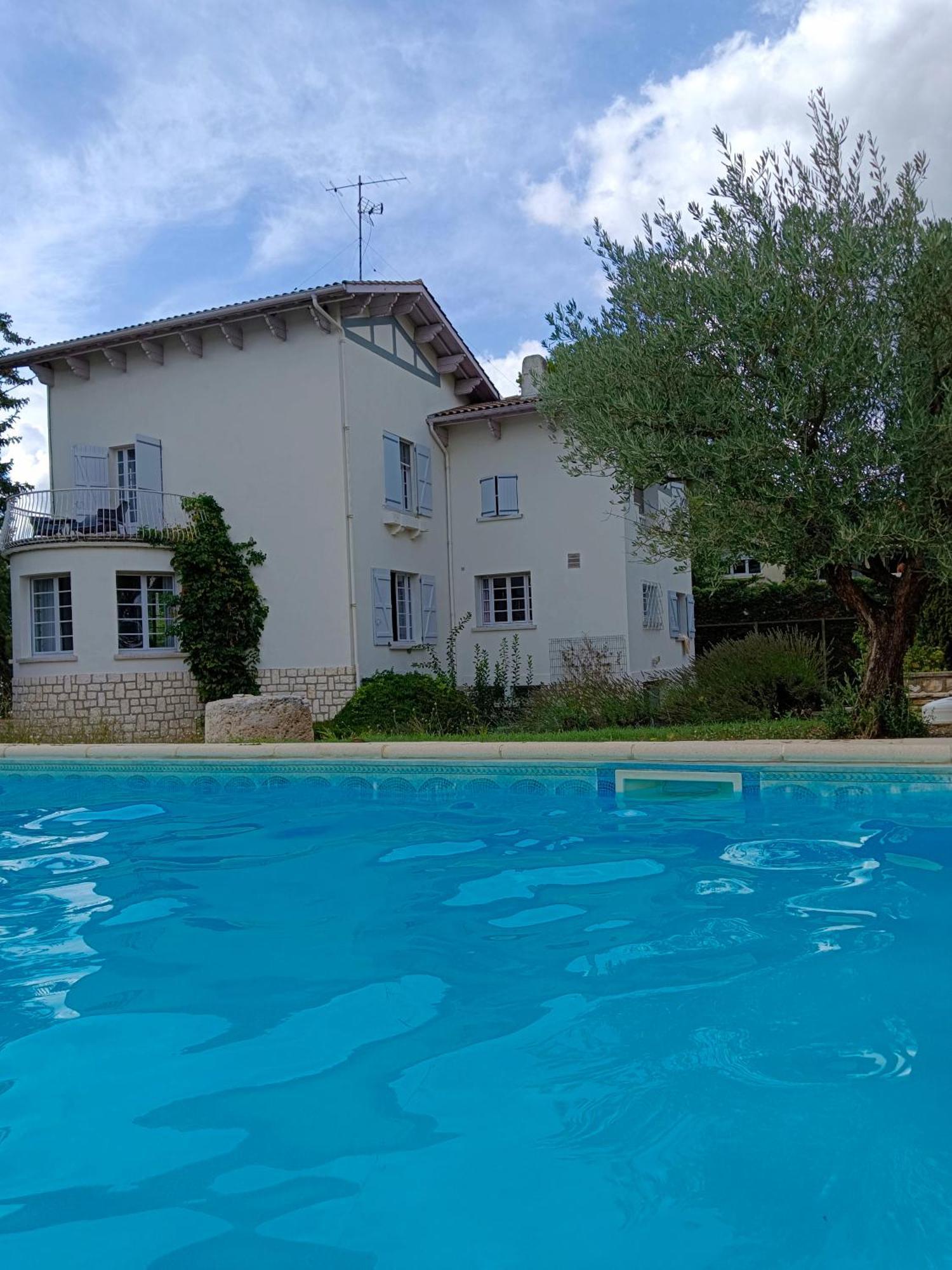 La Maison Basque Sainte-Livrade-sur-Lot Bagian luar foto