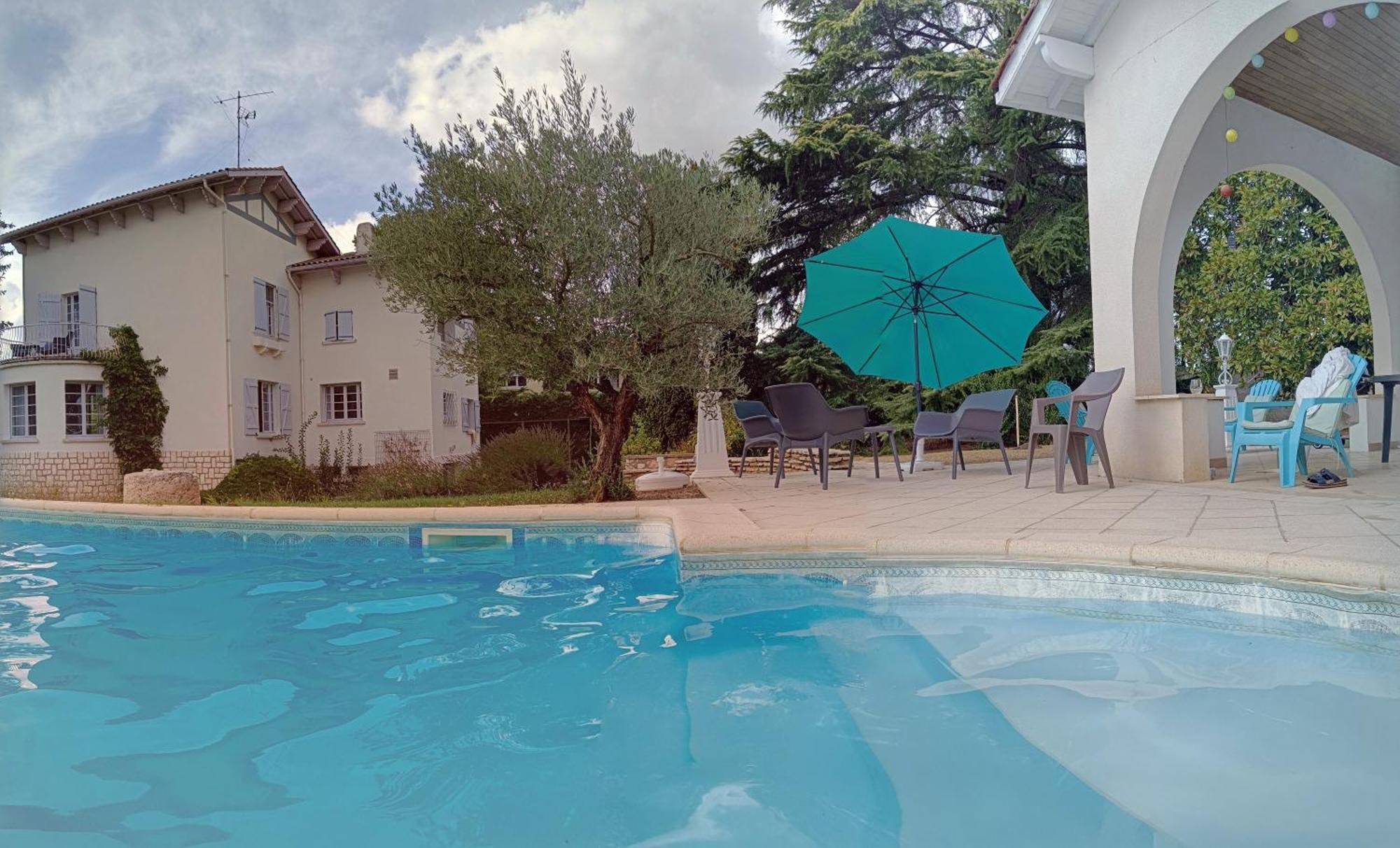 La Maison Basque Sainte-Livrade-sur-Lot Bagian luar foto