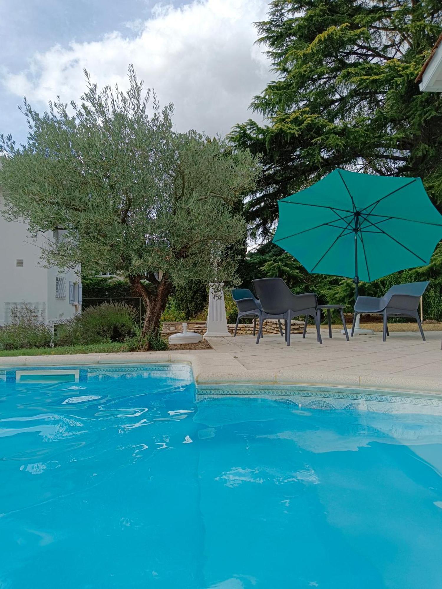 La Maison Basque Sainte-Livrade-sur-Lot Bagian luar foto