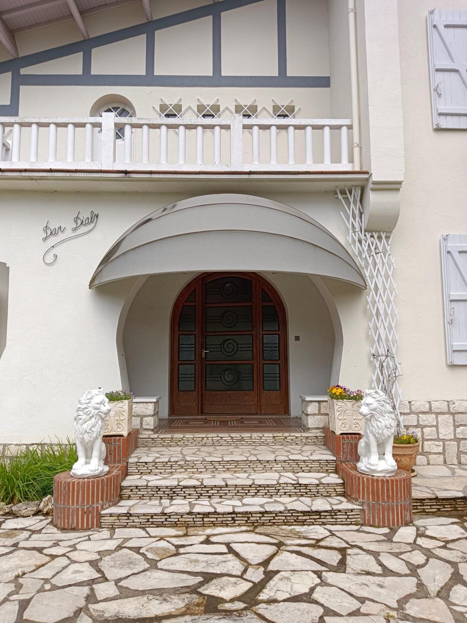 La Maison Basque Sainte-Livrade-sur-Lot Bagian luar foto